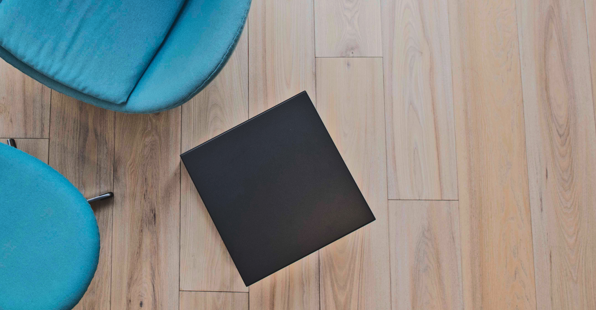 black chair_bar stool
